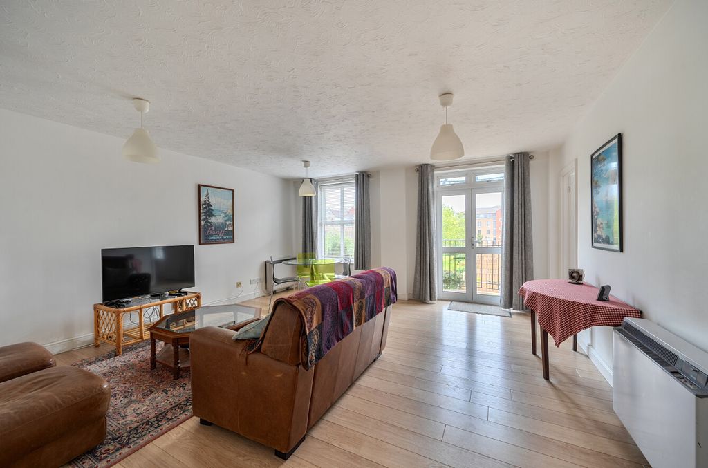 Property photo 3 of 11 1447080-8-69E1Faf...