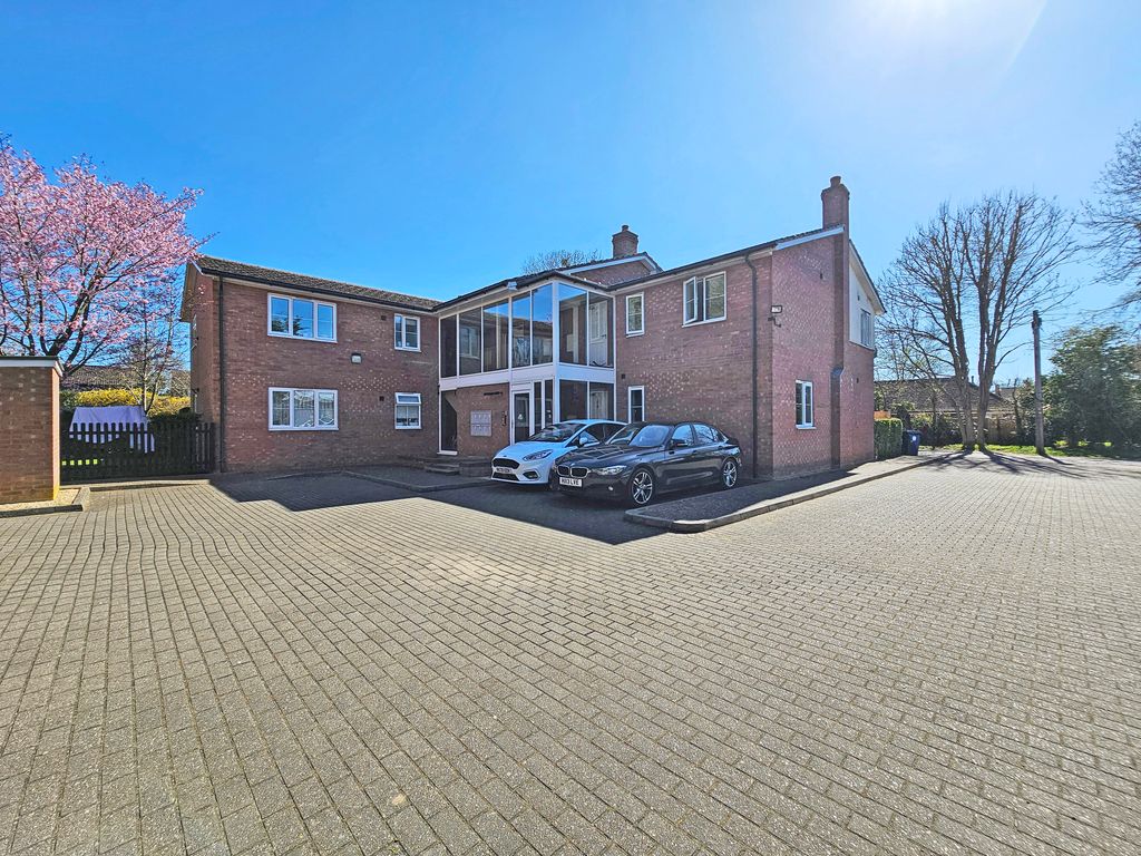 Property photo 1 of 8 1000135010