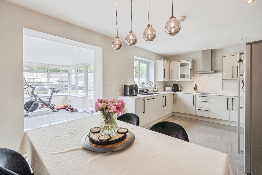 Property photo 3 of 17 Kitchen/Diner