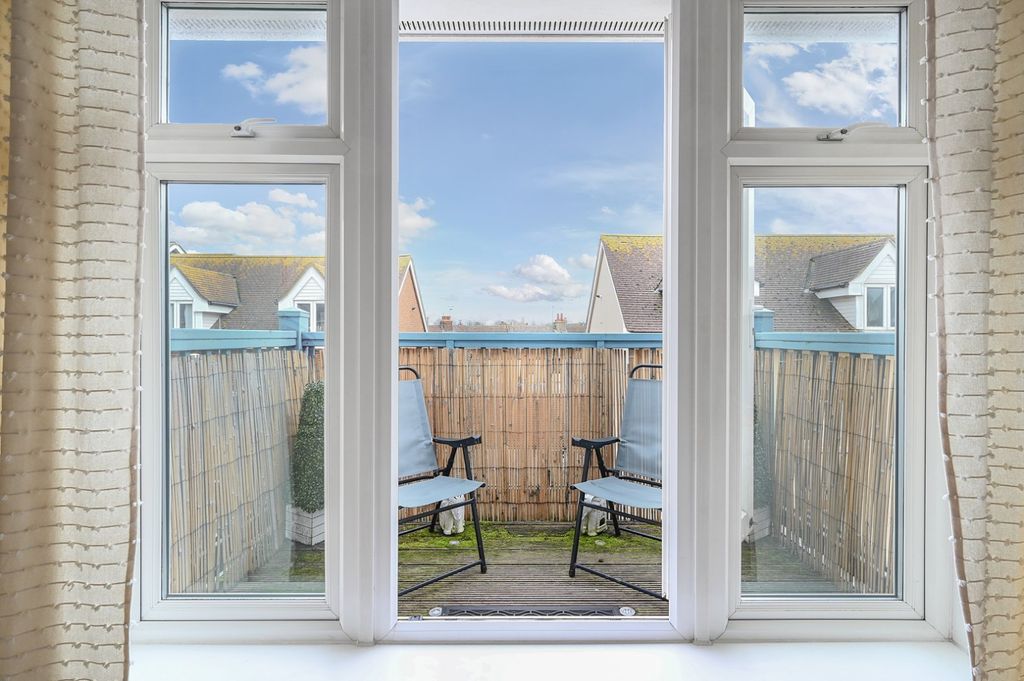 Property photo 3 of 12 Balcony