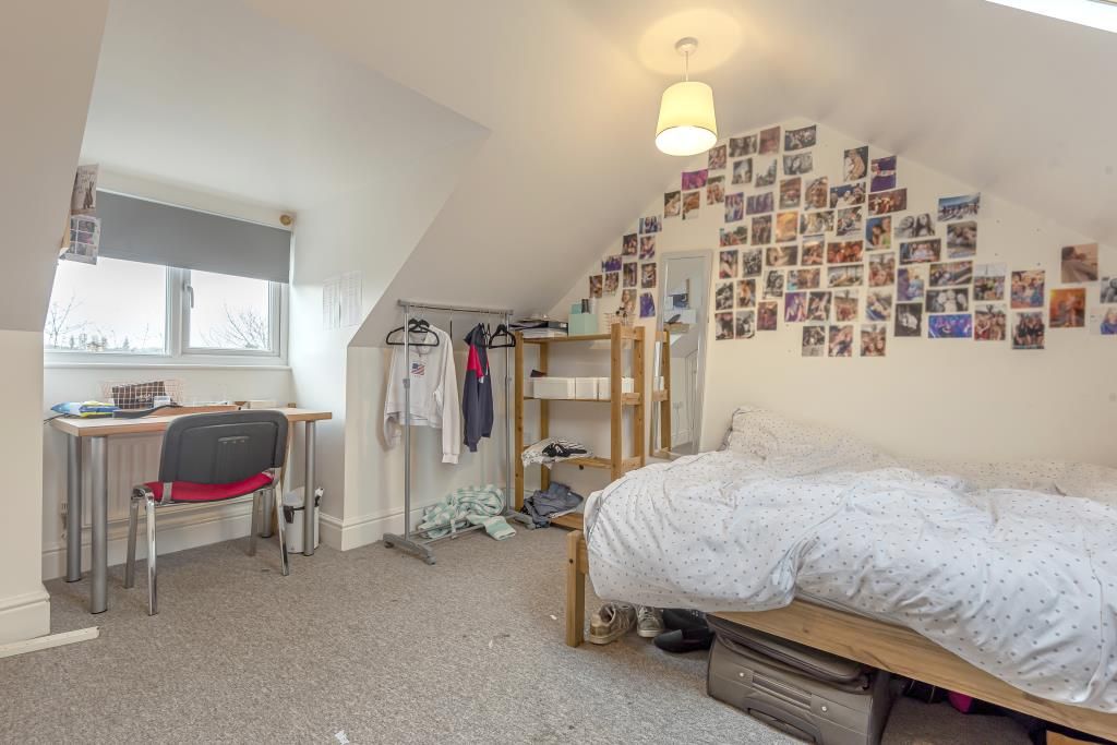 Property photo 2 of 10 Bedroom