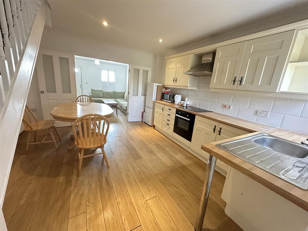 Property photo 3 of 8 Kitchen.Jpg