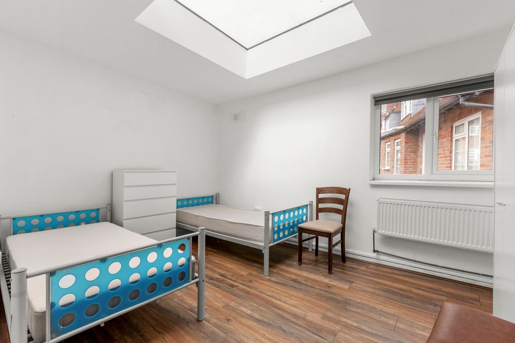 Property photo 2 of 4 2 Nightingales Corner, Hp7 9Py (Low Res)-1