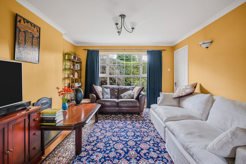 Property photo 2 of 22 Living Room