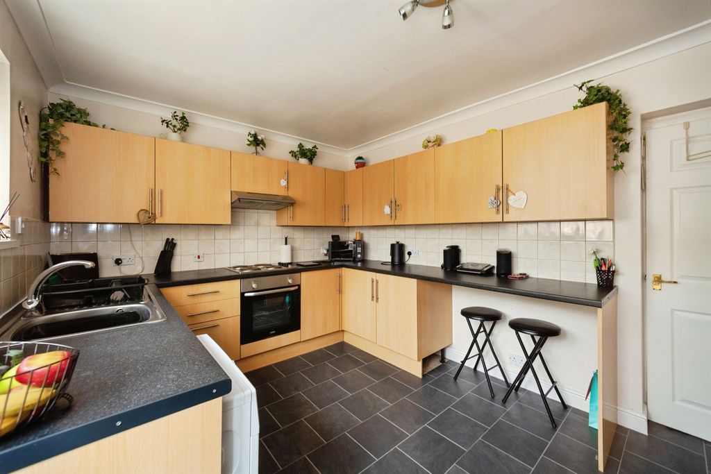 Property photo 2 of 18