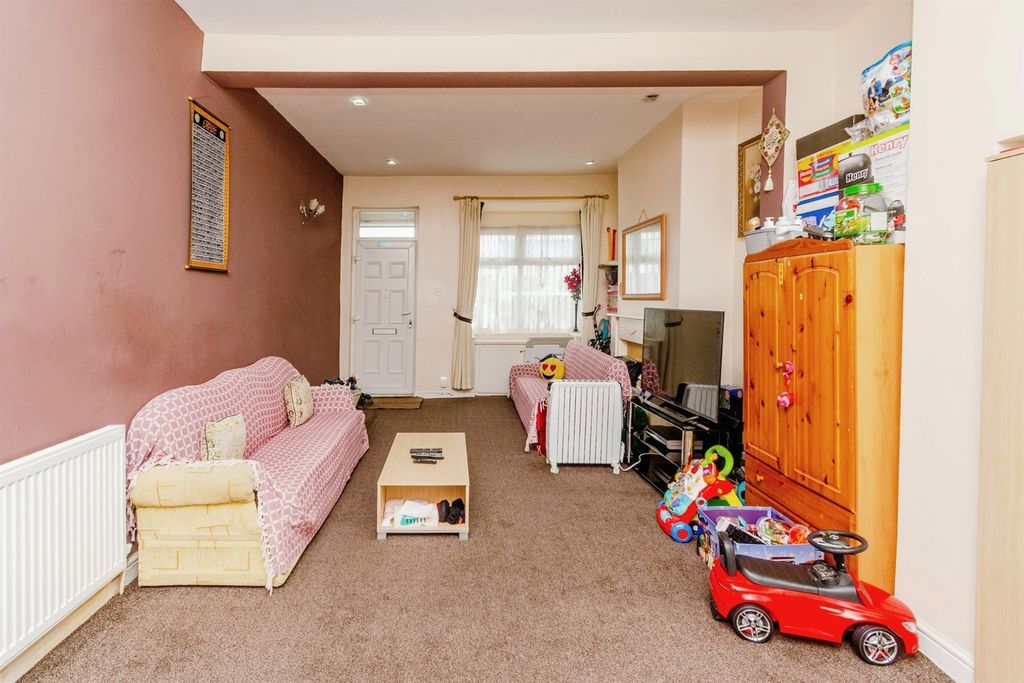 Property photo 2 of 12