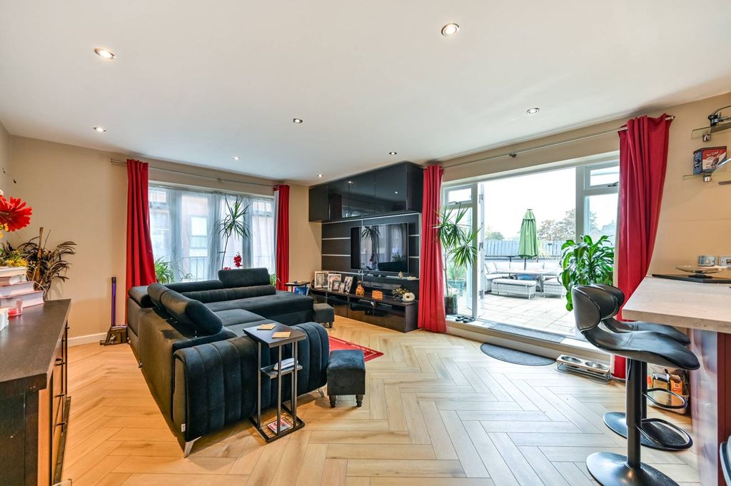 Property photo 3 of 10