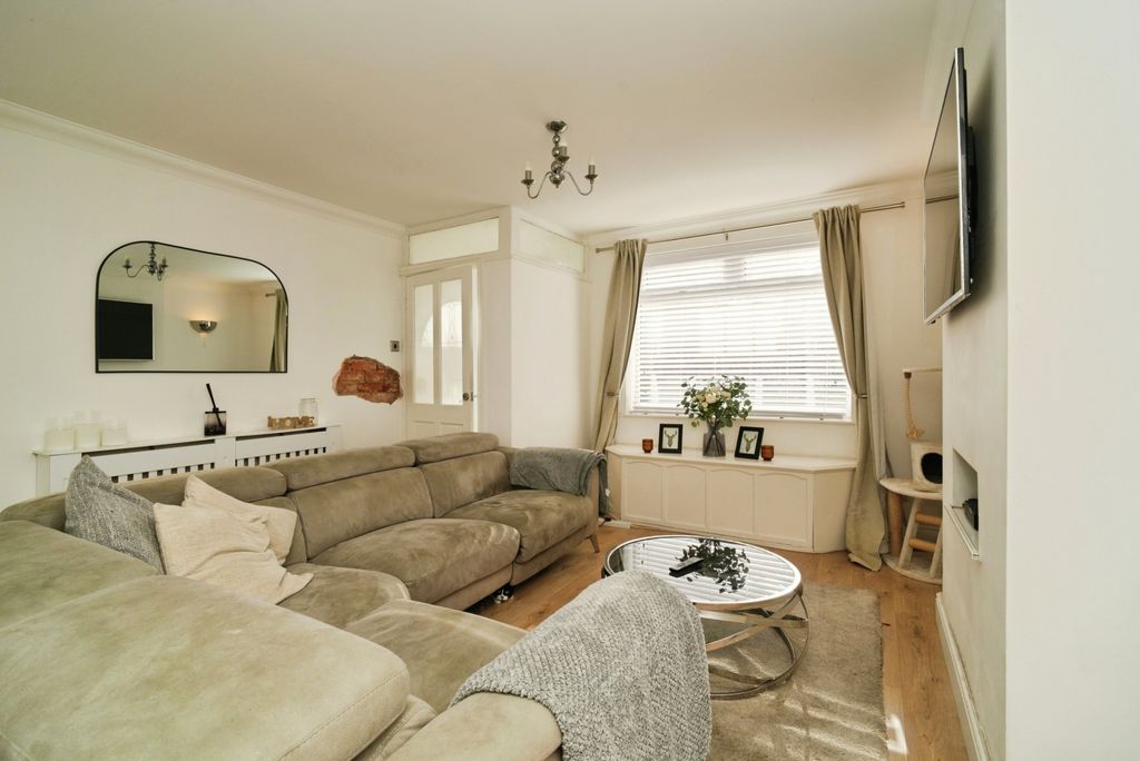 Property photo 3 of 12 2