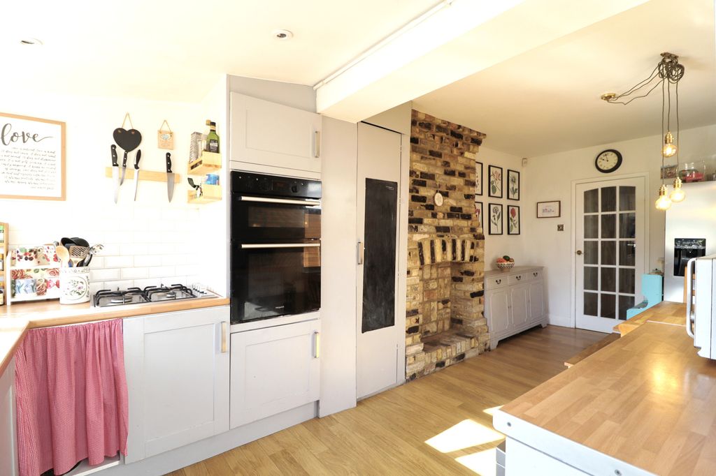 Property photo 2 of 17