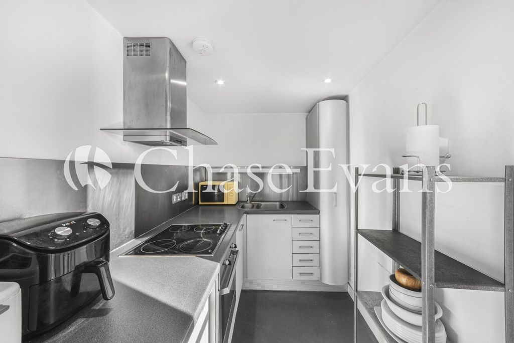 Property photo 2 of 9 Kitchen