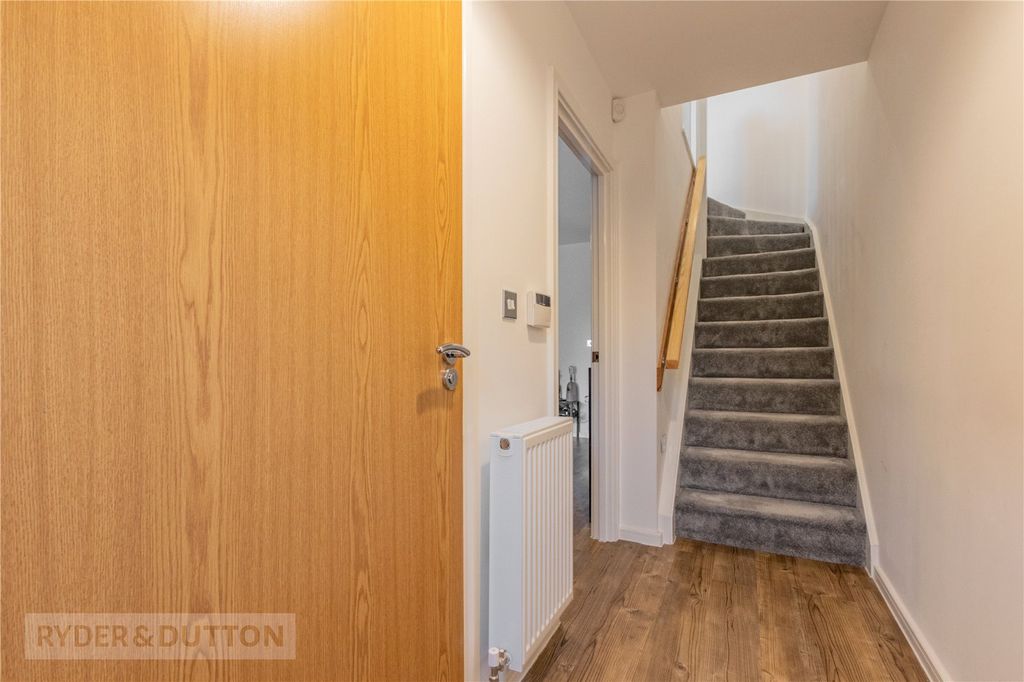 Property photo 2 of 19 Entrance Hallway