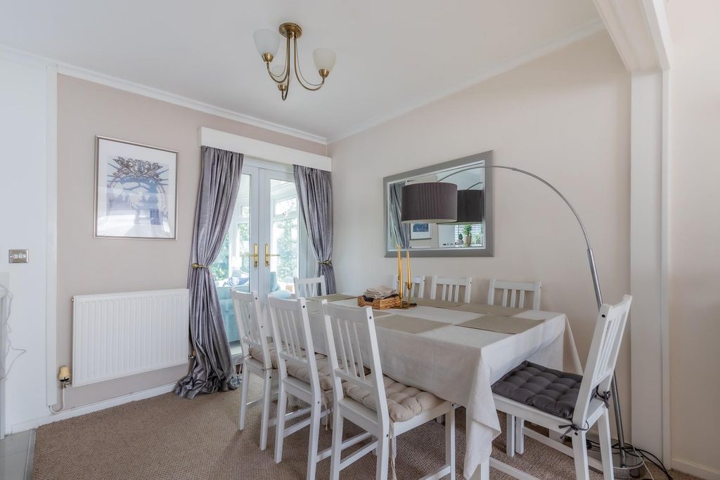 Property photo 3 of 19 Dining