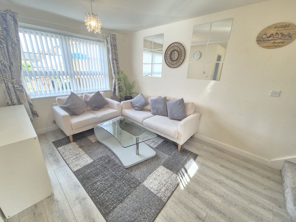 Property photo 2 of 10 Living Room