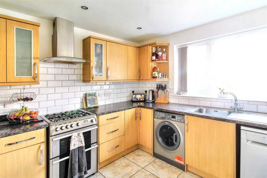 Property photo 2 of 23 Kitchen 2.Jpg