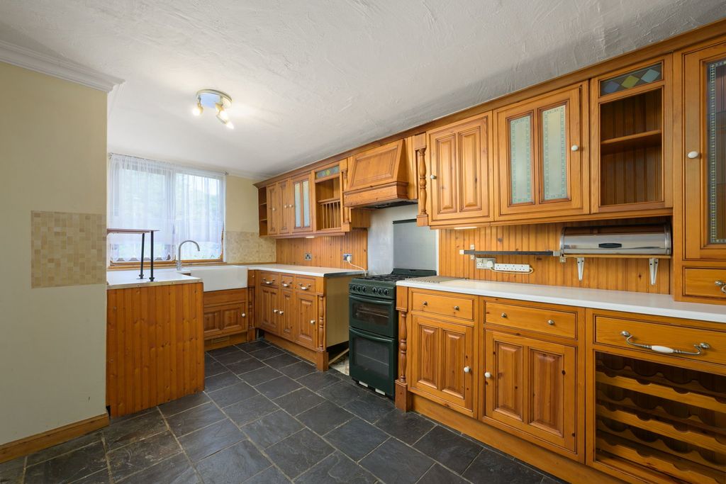Property photo 2 of 36