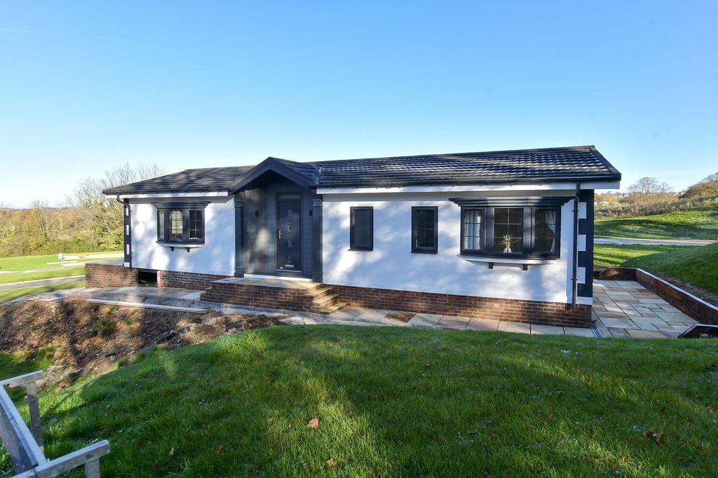 Property photo 3 of 28