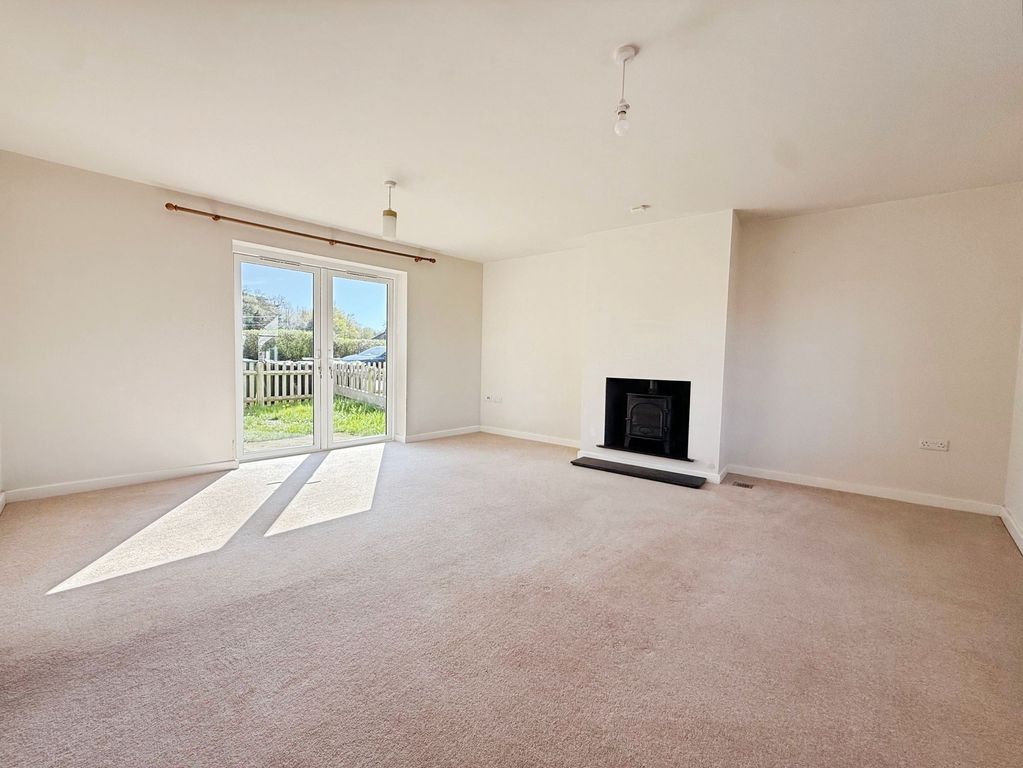 Property photo 2 of 16 Lounge