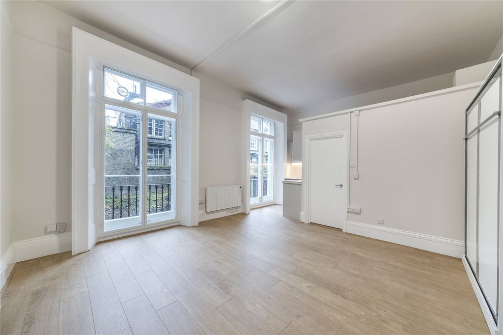 Property photo 2 of 10 Studio