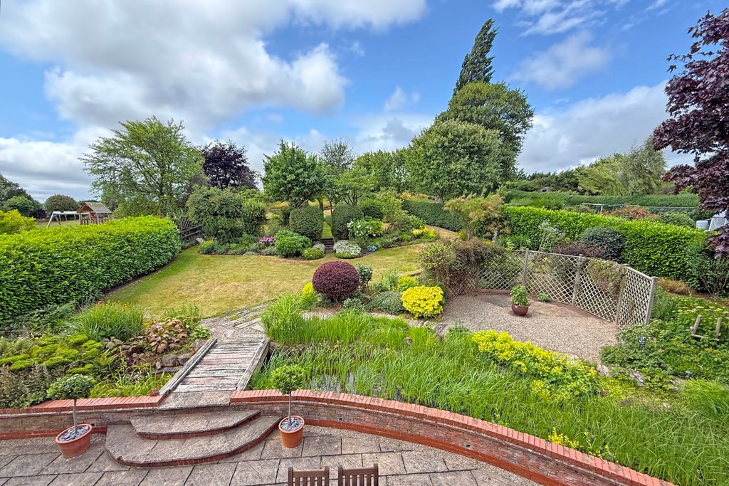 Property photo 2 of 28