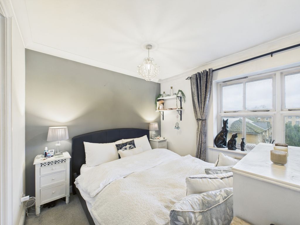 Property photo 2 of 14 Cam03750G0-Pr0081-Still014