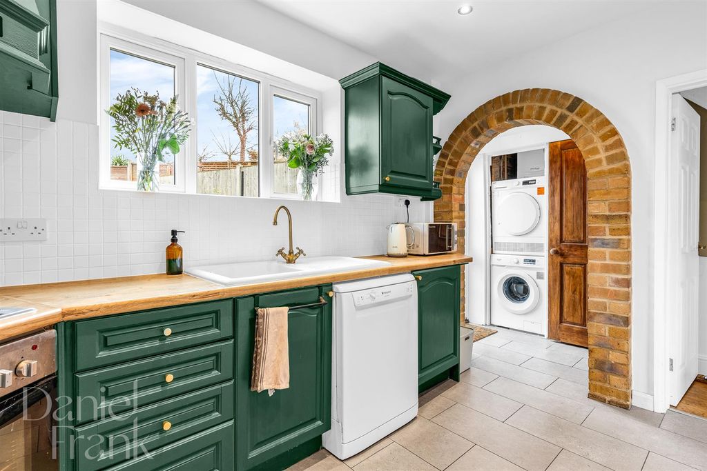 Property photo 3 of 21