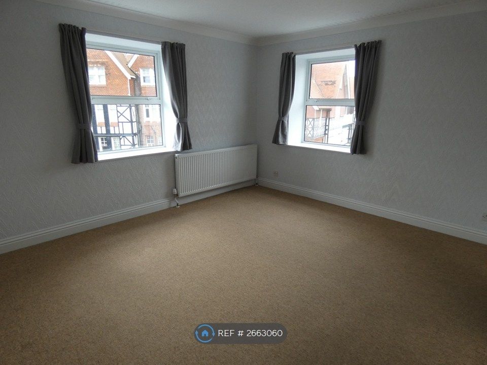 Property photo 2 of 15 Dual Aspect Living Room