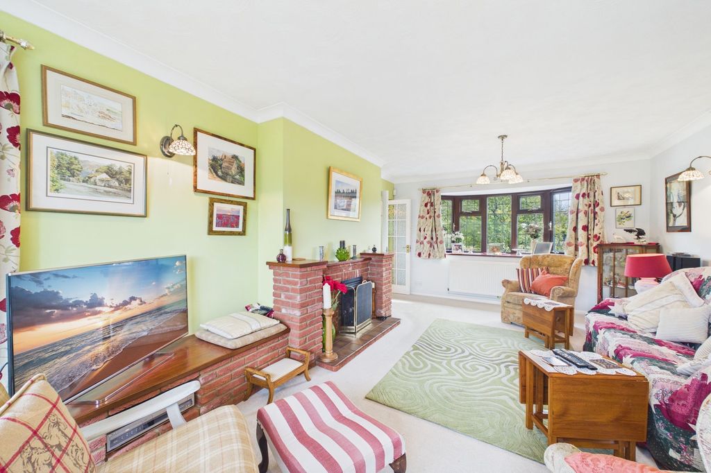 Property photo 2 of 25