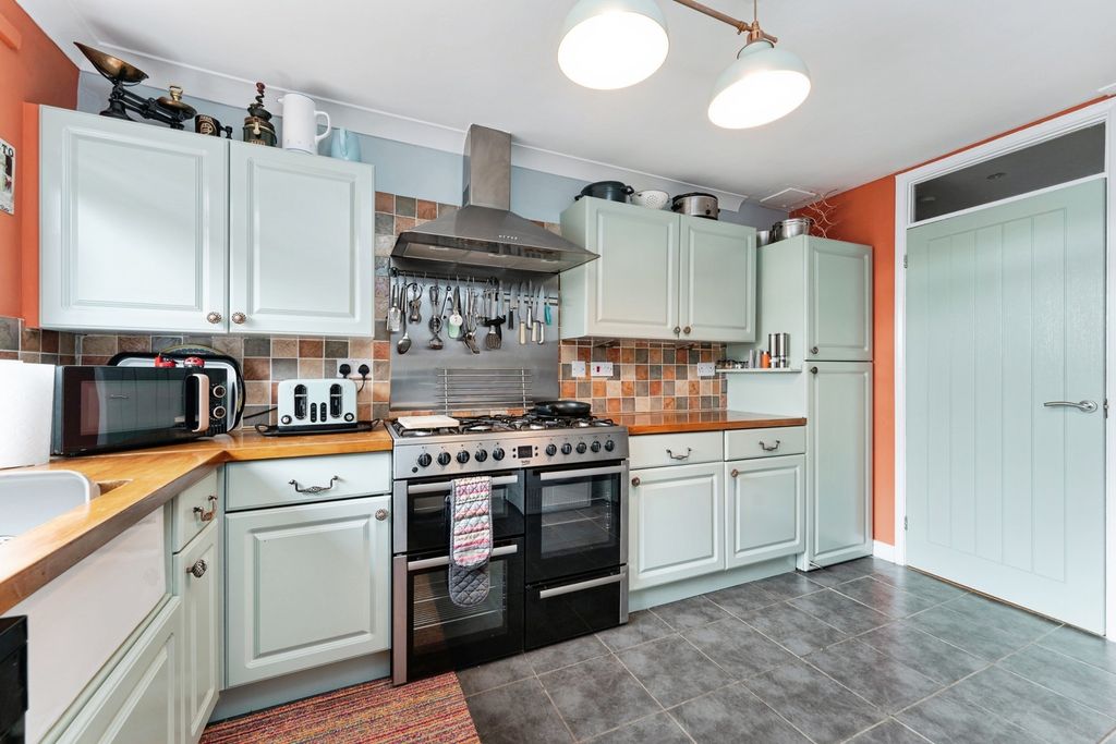 Property photo 3 of 17 Photo