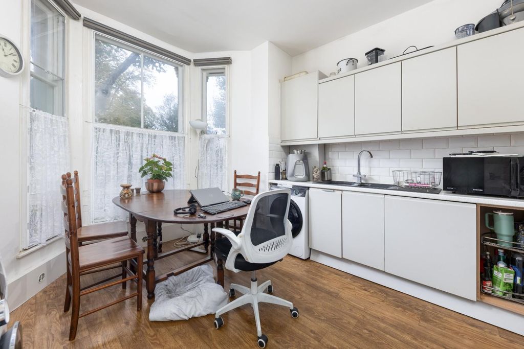 Property photo 2 of 7 Brunswick Park 12B (05 Of 07).Jpg