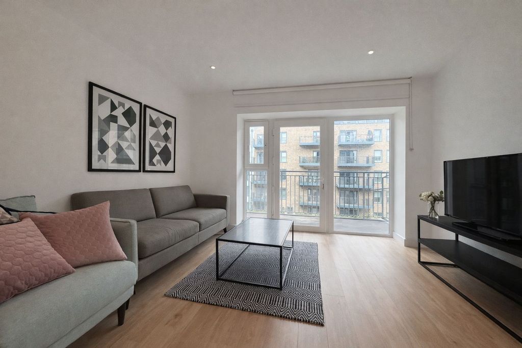 Property photo 1 of 14 Two Bedroom Flat To Rent