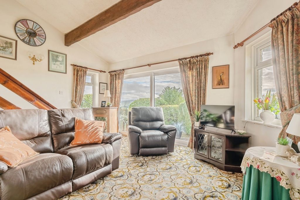 Property photo 2 of 18 Photo