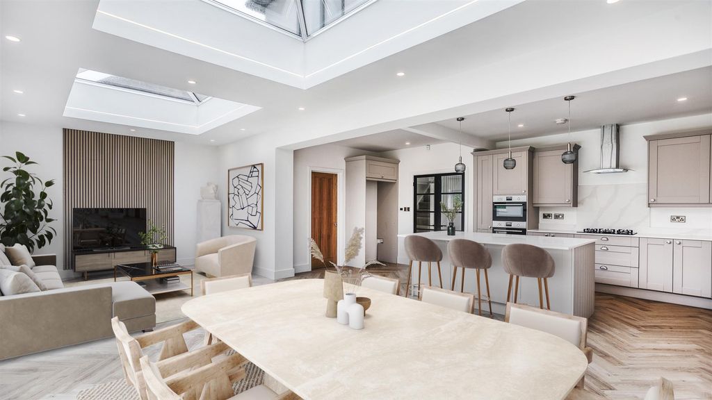 Property photo 2 of 23