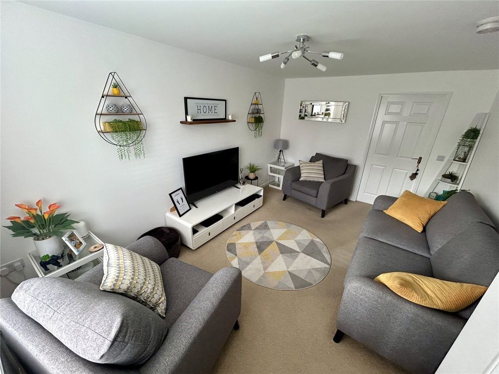 Property photo 3 of 18 Living Room