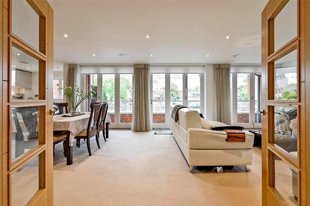 Property photo 2 of 20 Reception Room