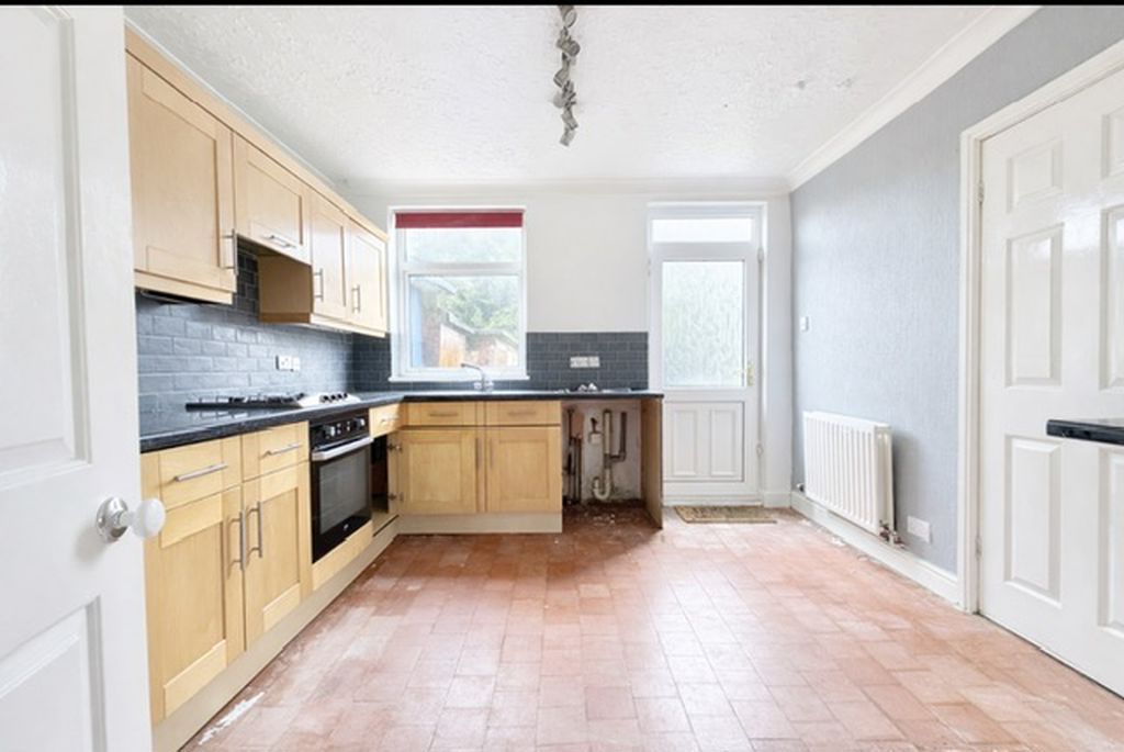 Property photo 2 of 19 Kitchen