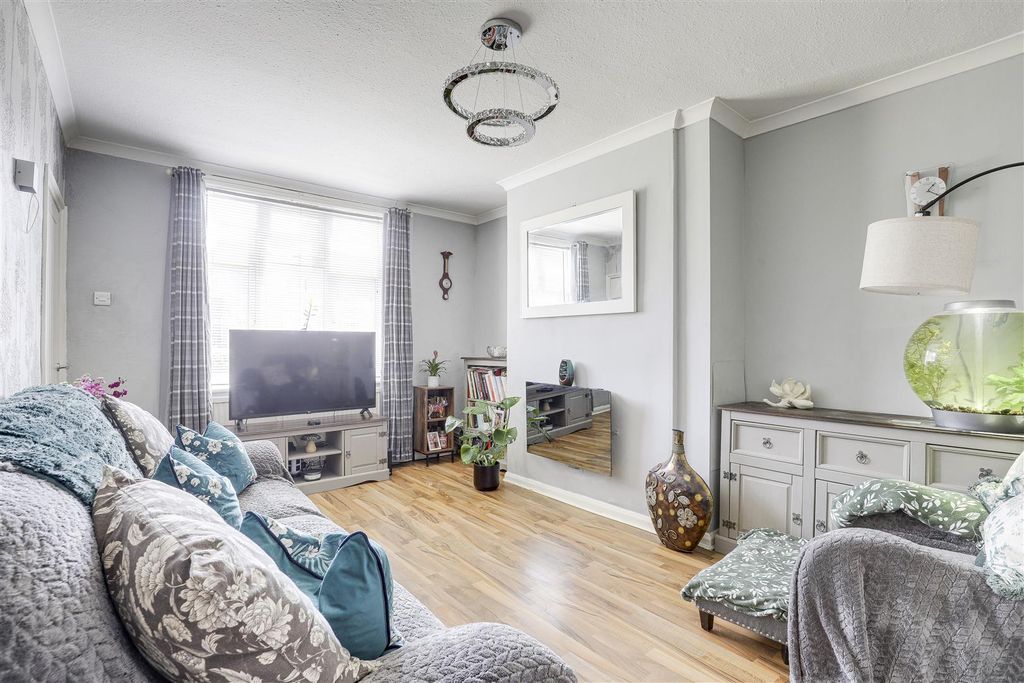 Property photo 2 of 18 8111.Jpg
