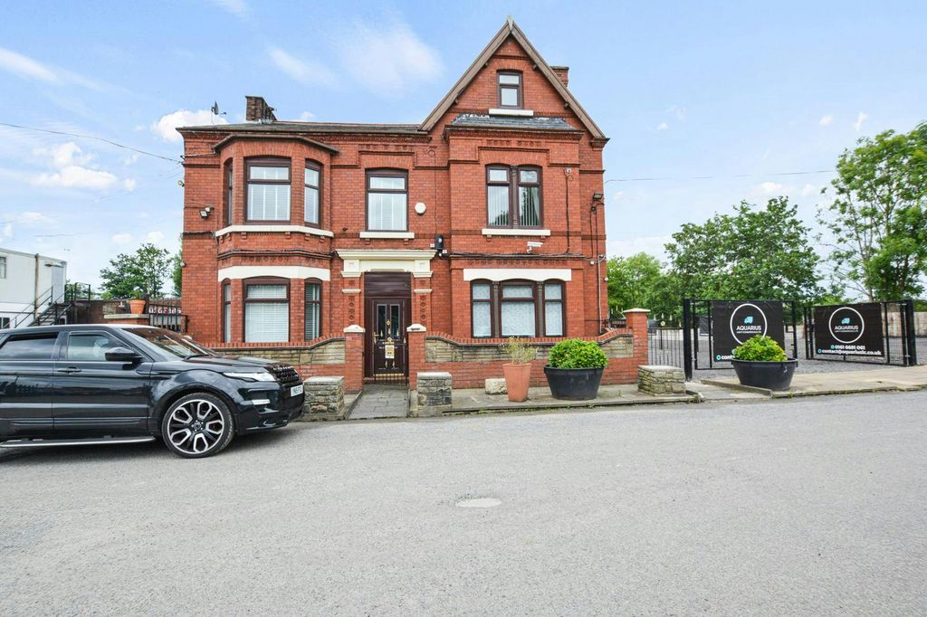 Property photo 1 of 14 External