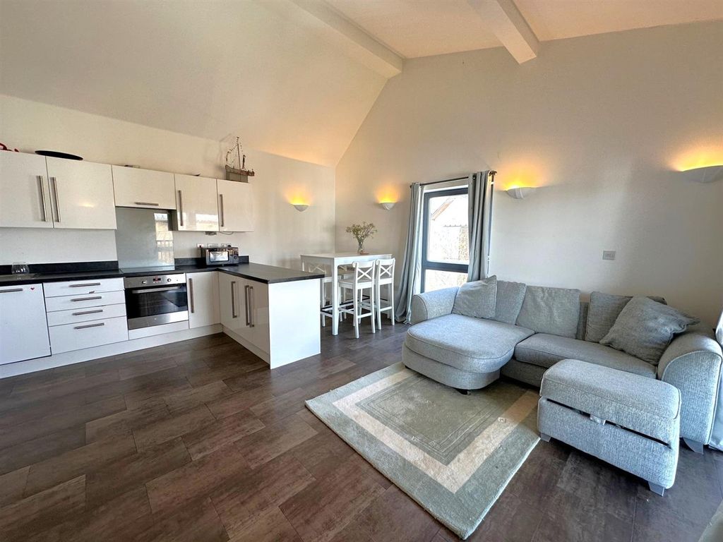 Property photo 2 of 10 Living Kitchen