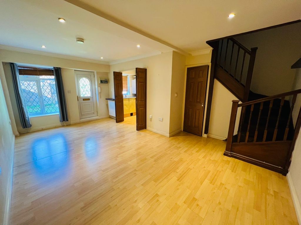 Property photo 3 of 7 Living Room