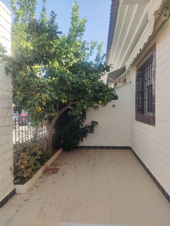 Property photo 2 of 32