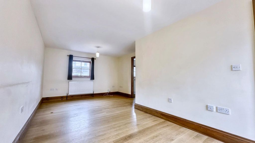 Property photo 3 of 11 Iafv8S0V102Y9Enpysleqw