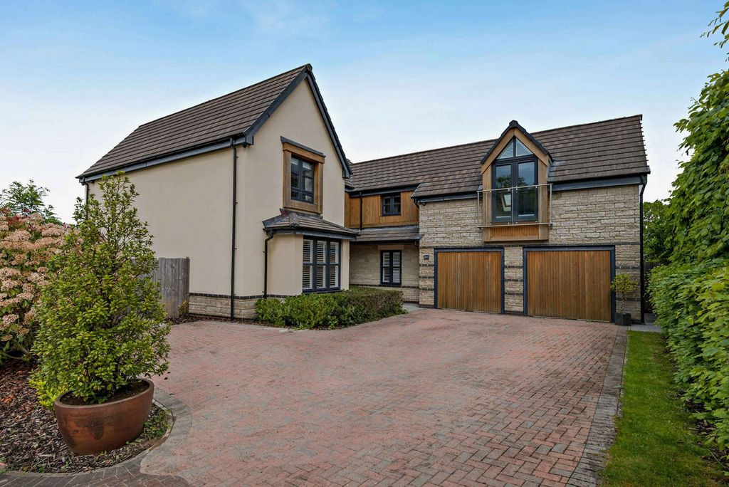 Property photo 1 of 39