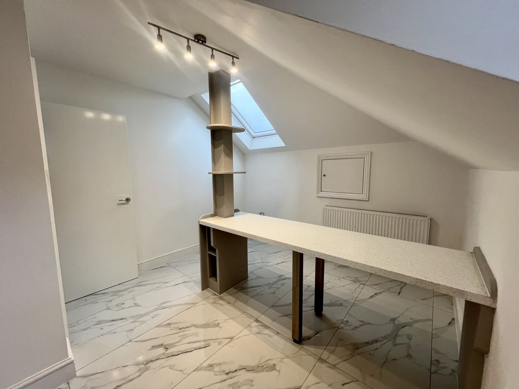 Property photo 2 of 11 Gallery