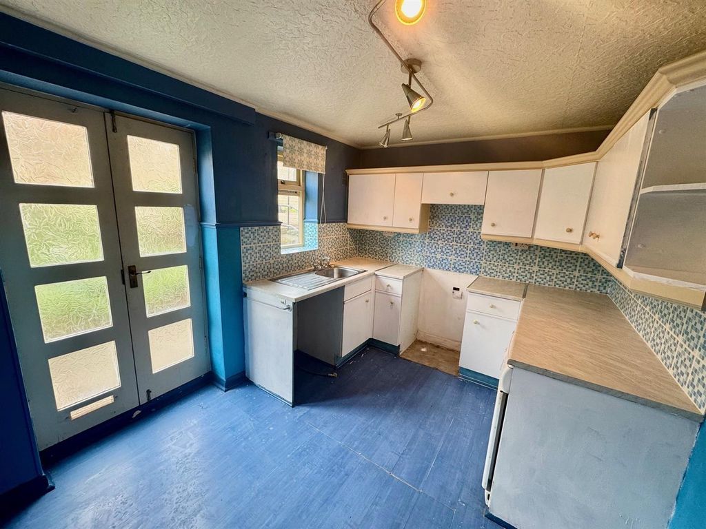 Property photo 3 of 12 Kitchen 2.Jpg