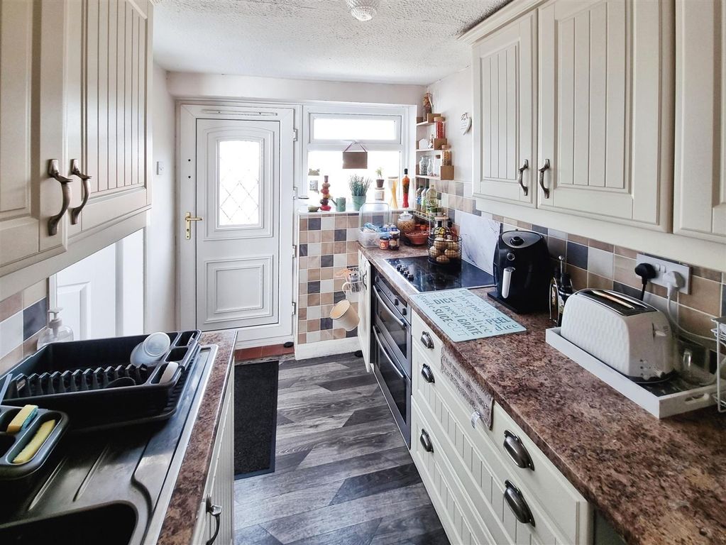Property photo 3 of 13 Kitchen