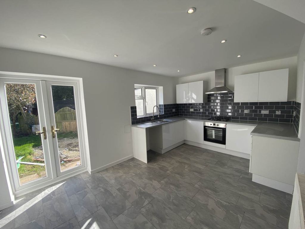 Property photo 3 of 20 Kitchen Diner