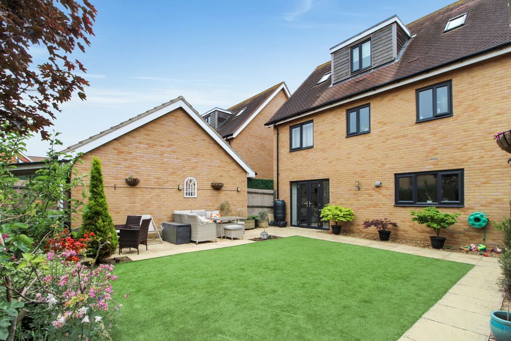 Property photo 2 of 26 Rear Garden