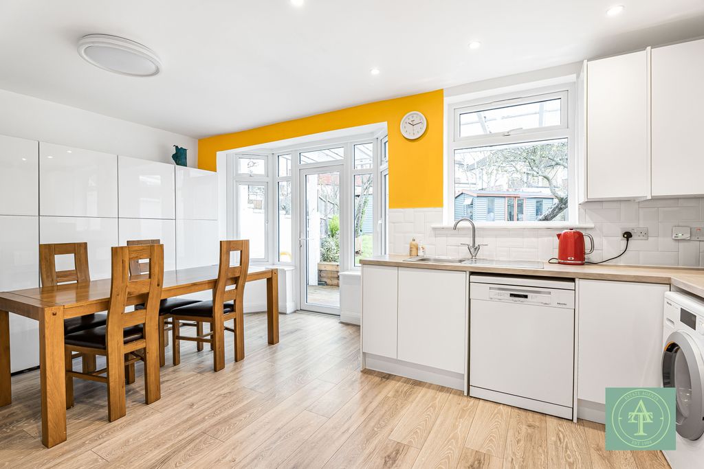 Property photo 3 of 25 Gallery