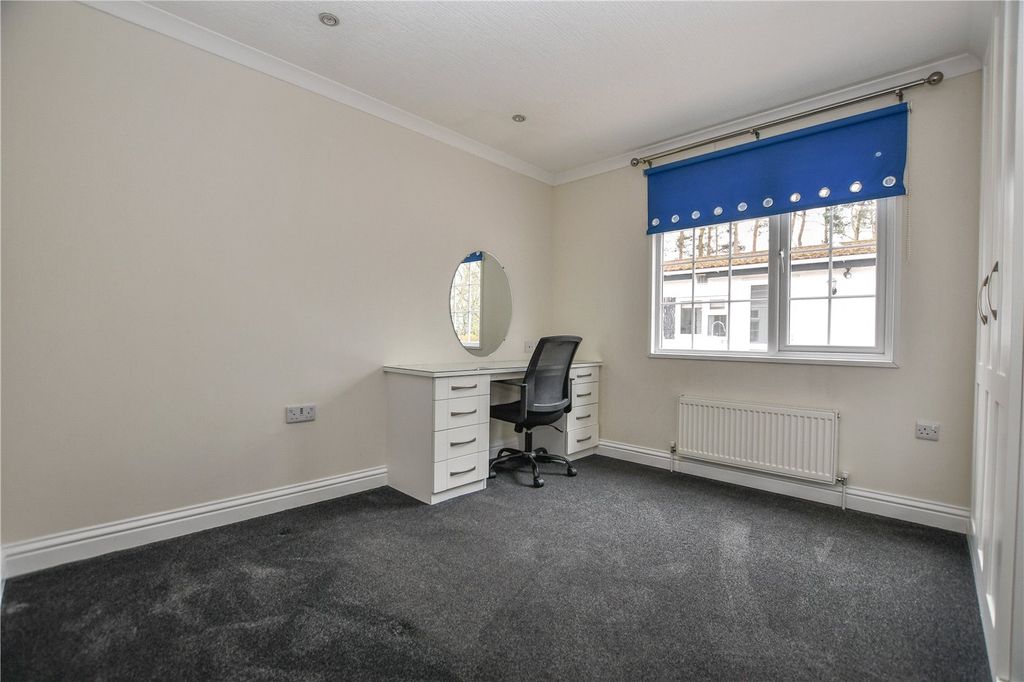 Additional image 13 of 2 bed property for salePinewood Caravan Park, Wokingham, Berkshire RG40