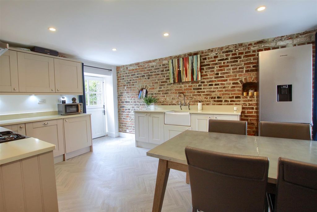 Property photo 2 of 16 Lk1.Jpg